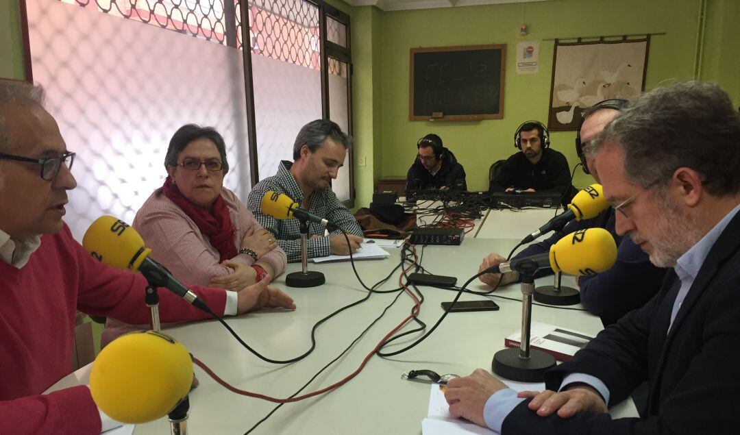 Debate en la sede de la Asociación La Unión de Pajarillos