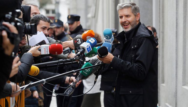 Andreu Van den Eynde, abogado de Oriol Junqueras, hace declaraciones a los medios a las puertas del Tribunal Supremo