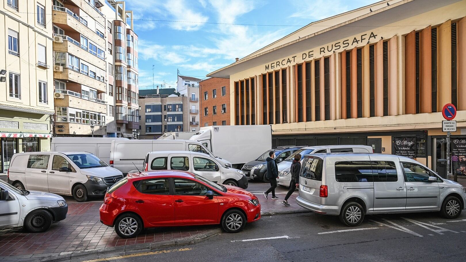 Exterior del mercado de Russafa, en València, muy cerca de la plaza Baró de Cortes
