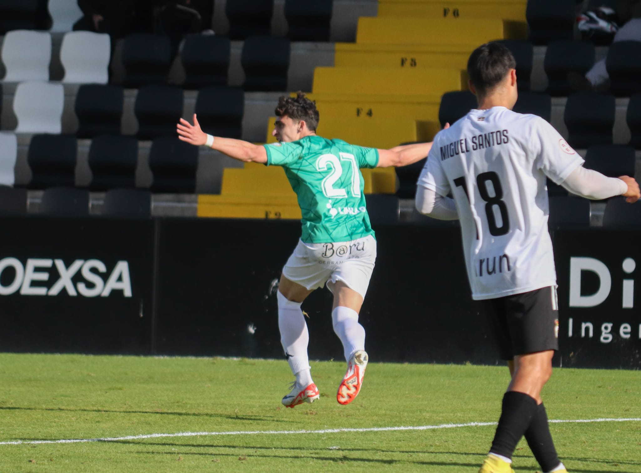 Álex Martínez celebra su gol ante el Real Unión / SD Logroñés