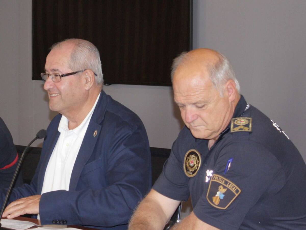 El Ayuntamiento contratará a 36 nuevos policías locales para reforzar las unidades Fox, Playas, Barrios y Tráfico