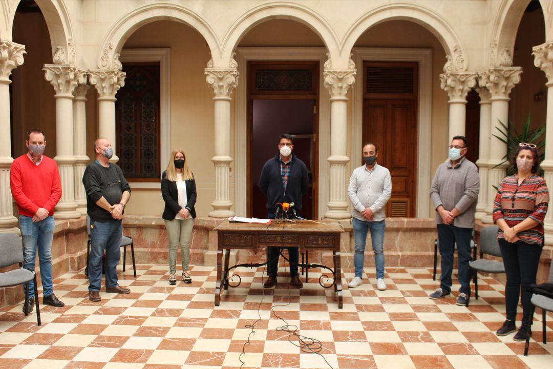 Ayuntamiento Novelda y diferentes presidentes de barrios de la población 