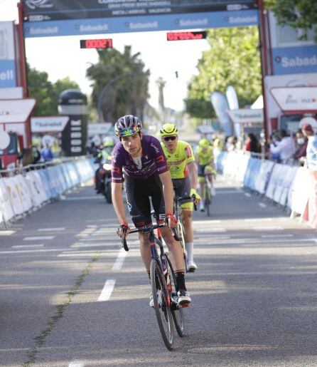 Mario Aparicio (Burgos BH) entra en meta.