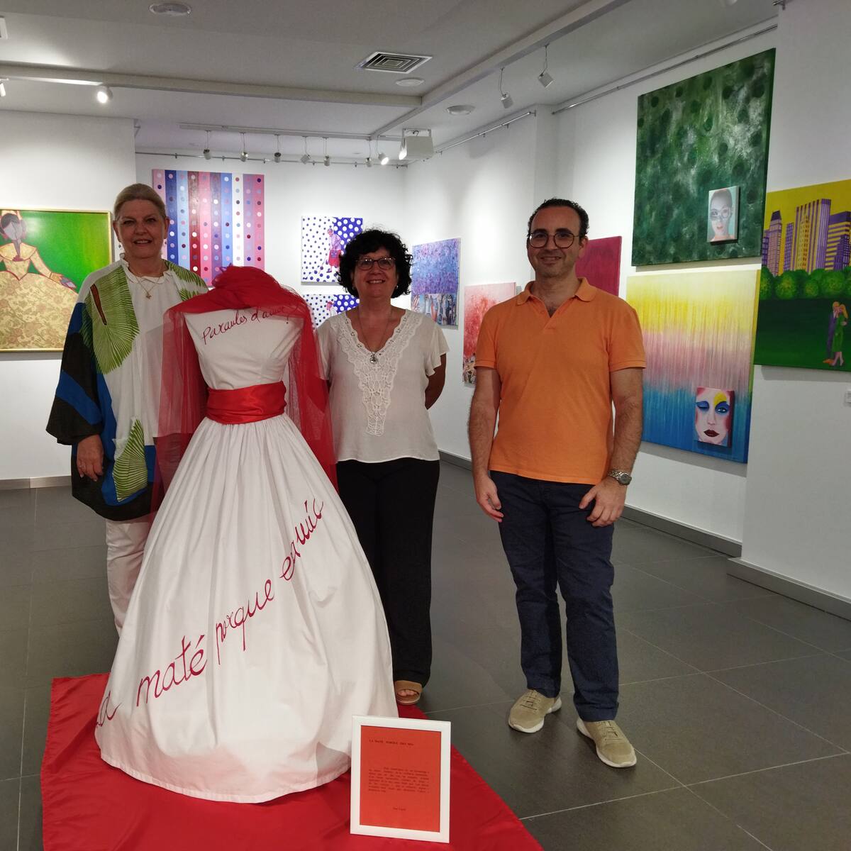 ACOVIFA recibe dos obras artísticas creadas por Dori Cantó