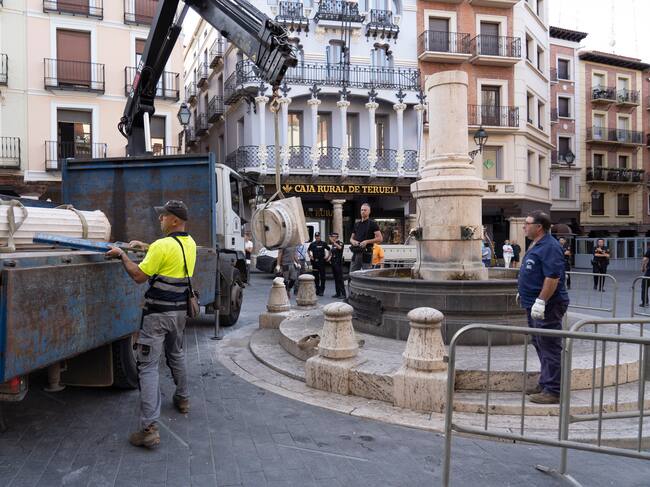 La columna que sujeta el Torico de Teruel, uno de los símbolos de la ciudad, se ha derrumbado este domingo.