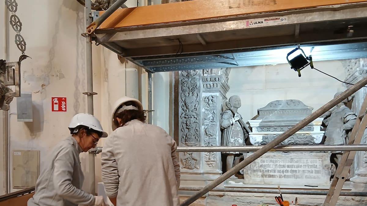 Las visitas guiadas a la urna de Alfonso X se agotan el primer día y hay más de 100 personas en lista de espera