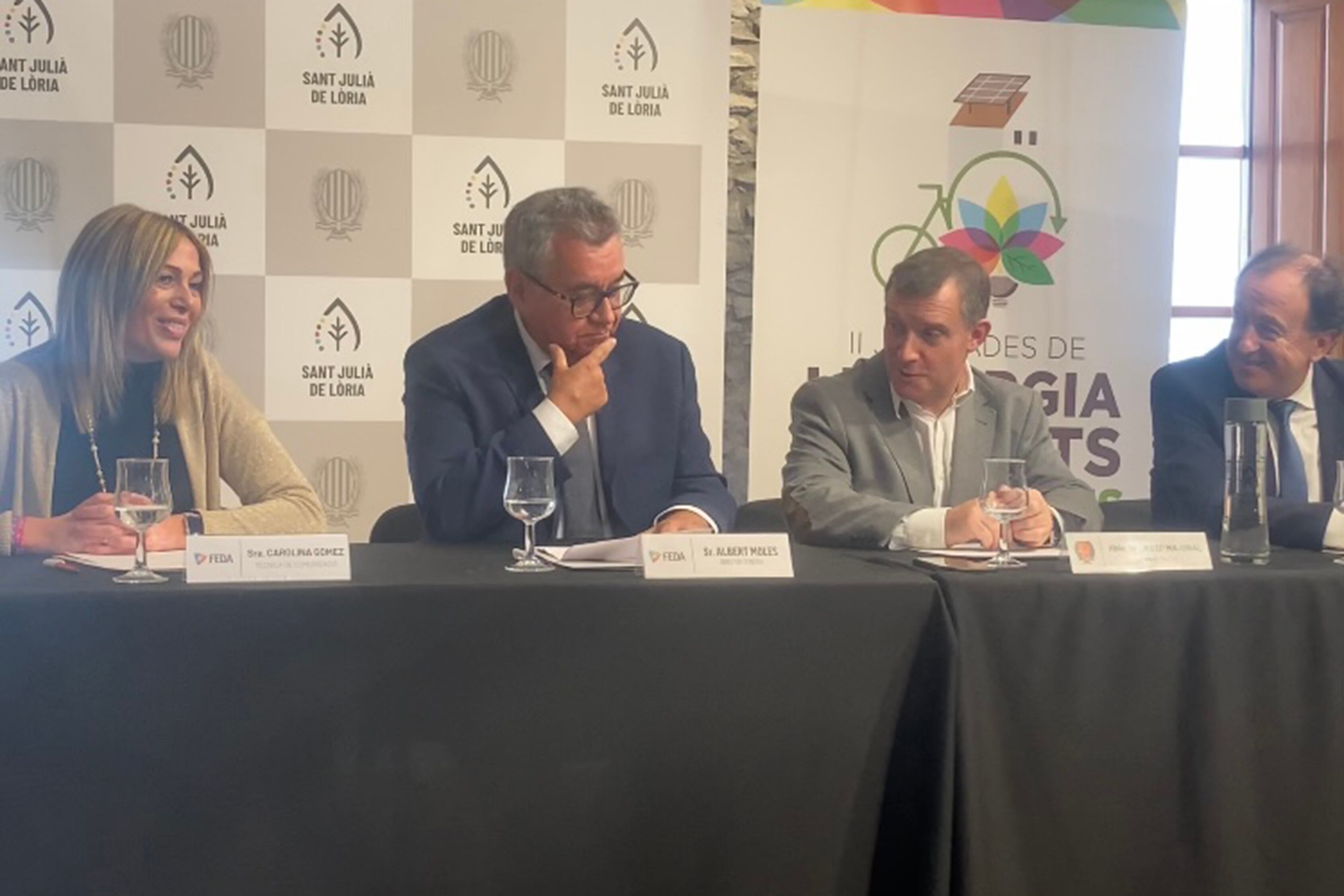 Representants de FEDA, l&#039;EFA i el comú de Sant Julià durant la presentació de les III Jornades de l&#039;energia que tindran lloc el proper 30 de novembre.