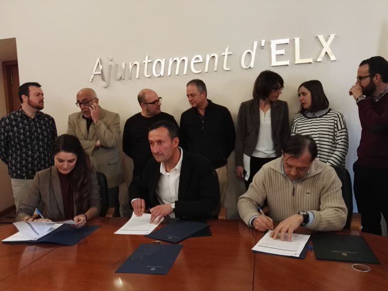 Mollà, González y Pareja firman el pacto