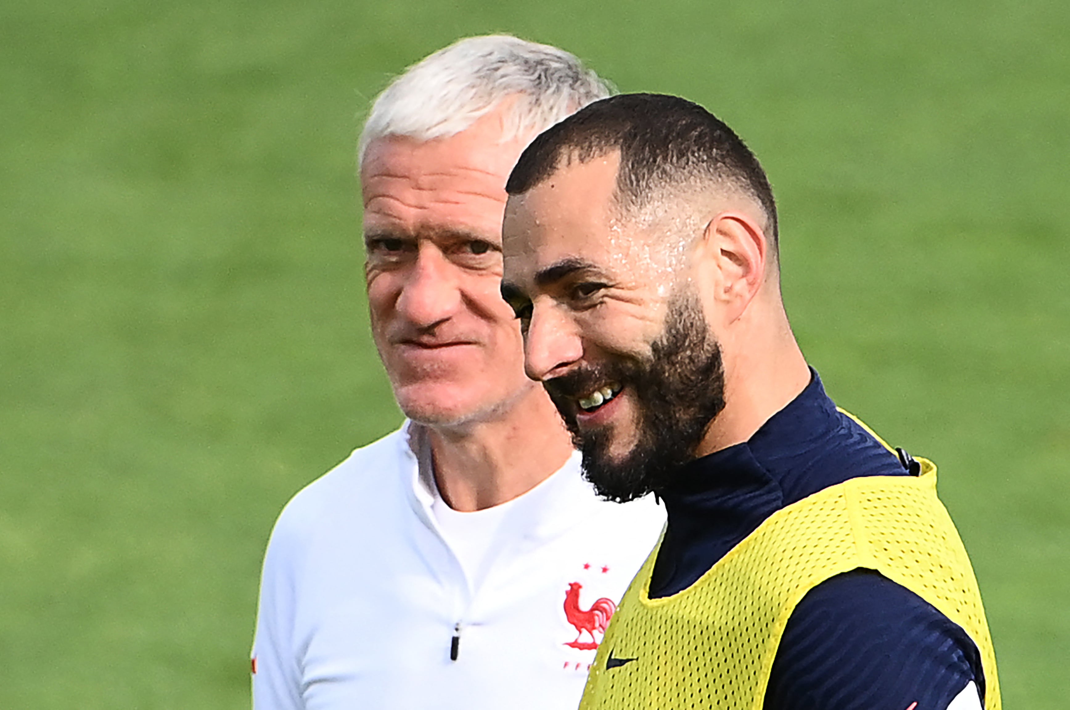 Karim Benzema y Didier Deschamps, en una sesión de entrenamiento