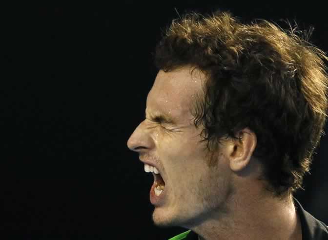 Andy Murray, con gesto de enfado, durante la final del Open de Australia