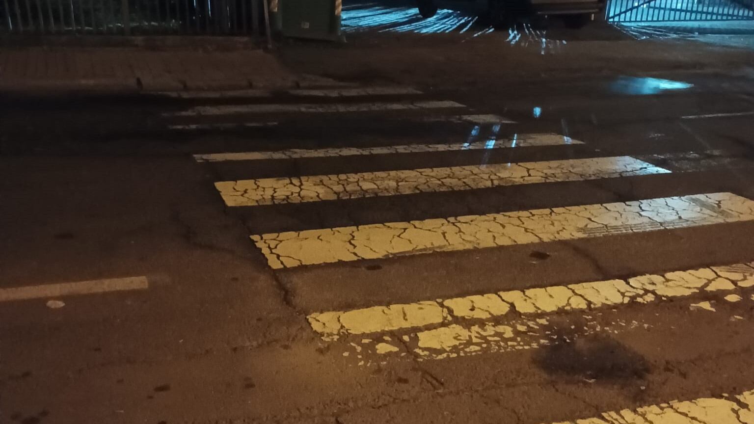 Estado del paso de peatones y falta de iluminación