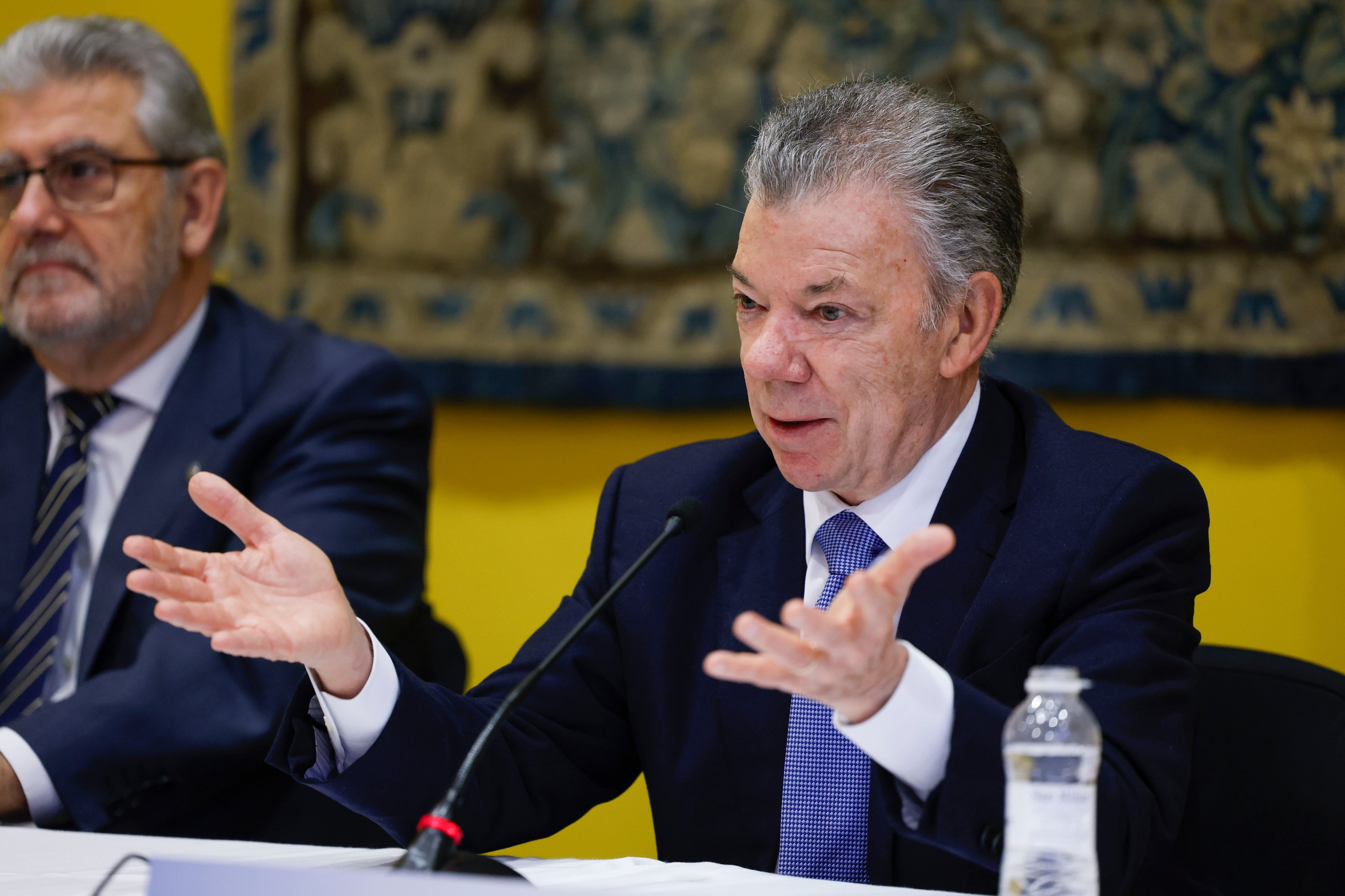 ZARAGOZA, 17/02/2025.- El expresidente de Colombia y Premio Nobel de la Paz, Juan Manuel Santos, visita la Universidad de Zaragoza dos días antes de ser investido doctor &#039;honoris causa&#039; por el Campus Iberus del que forma parte la institución aragonesa. EFE/ Javier Cebollada
