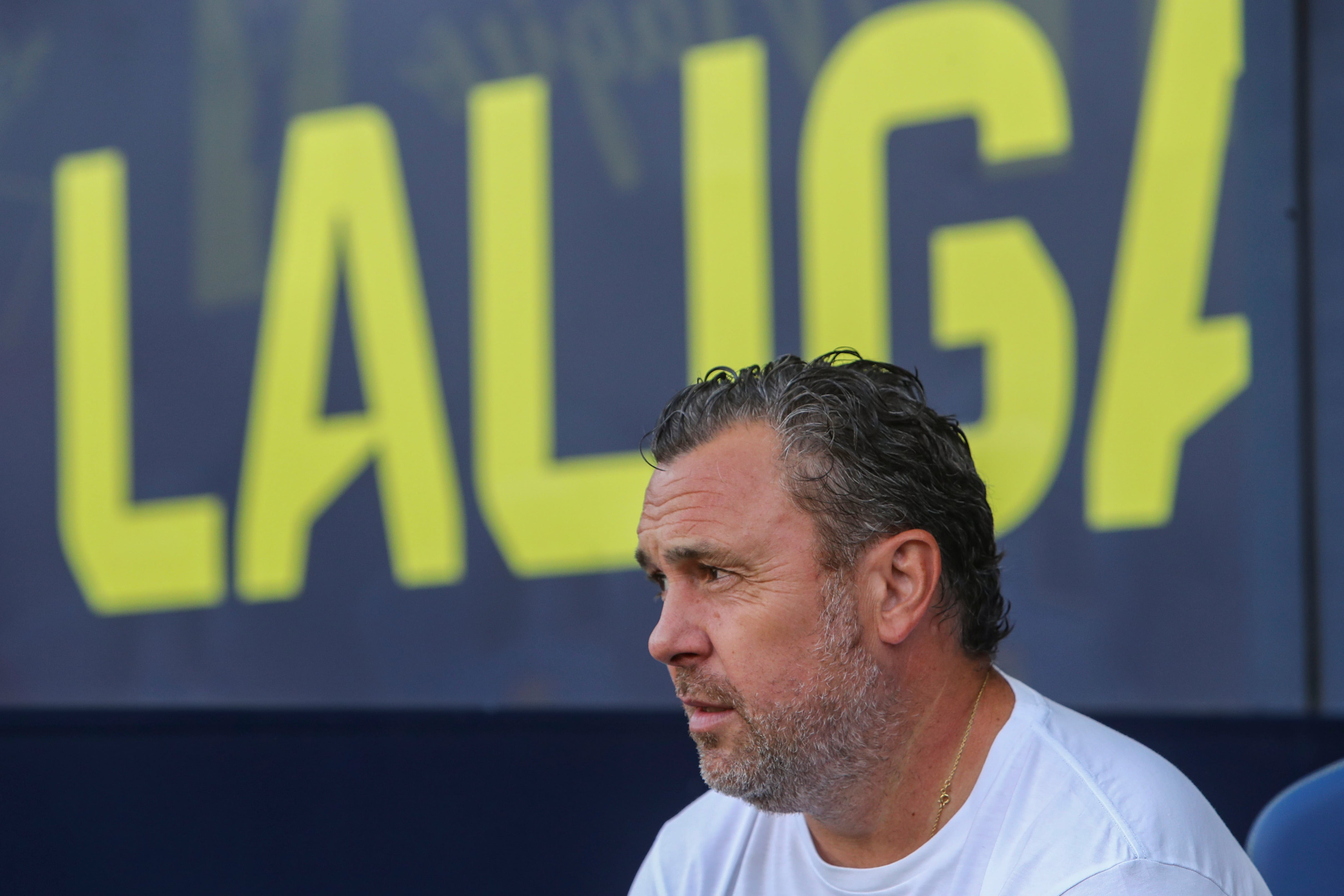 CÁDIZ , 14/08/2023.- El entrenador del Cádiz, Sergio González durante el partido de LaLiga EA Sports que enfrenta al Cádiz CF y al Deportivo Alavés en el estadio Nuevo Mirandilla. EFE/Román Ríos