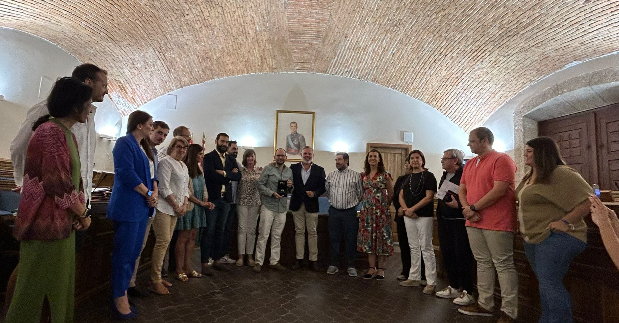 Sergio López, junto con todos los concejales del Ayuntamiento de Plasencia.