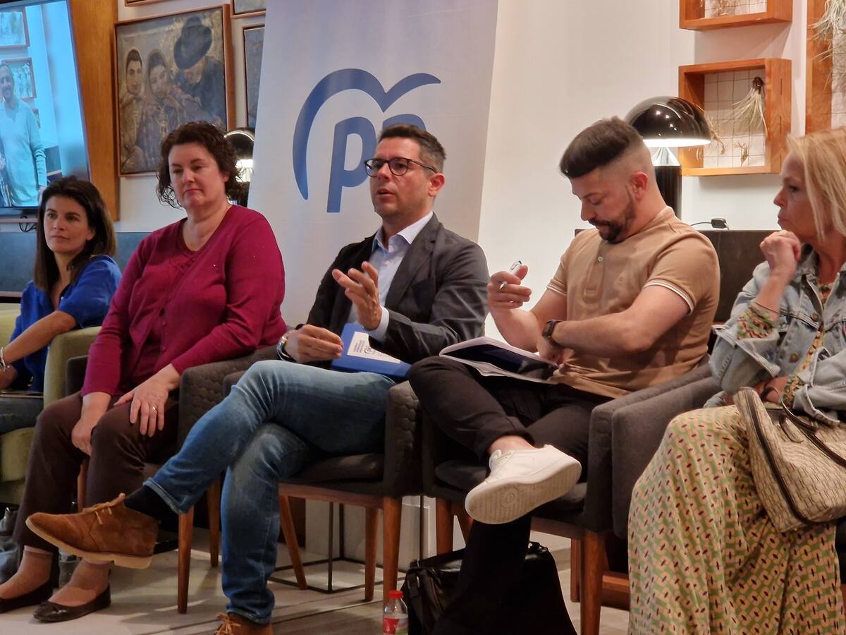 El PP promete rebajar el “infierno fiscal impuesto por Rafa Ruiz en la ciudad de Ibiza"