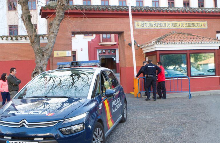 Comandancia de Policía Nacional donde se presta declaración por los supuestos amaños en las apuestas de partidos de fútbol de Segunda B y Tercera división a raíz de una denuncia trasladada por la Fiscalía pacense en marzo del pasado año