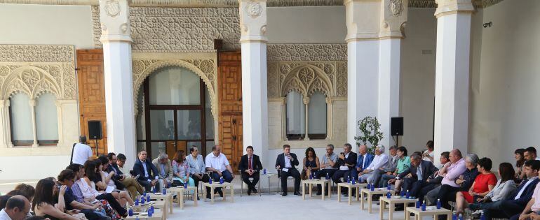Emiliano García-Page en el desayuno informativo con la prensa en el Palacio de Fuensalida