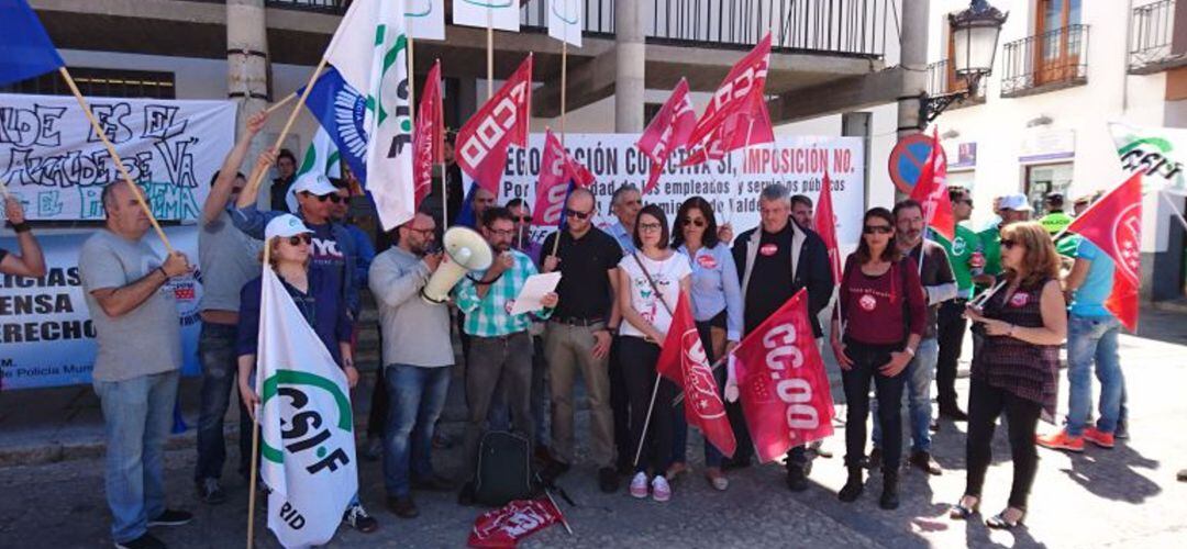 Imagen de archivo de otra concentración sindical frente al ayuntamiento, en este caso contra la política laboral del anterior gobierno de Ciudadanos