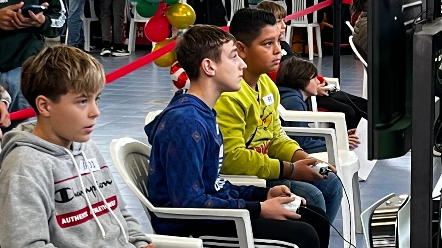 El Mercat Municipal se transformó en un gran espacio lúdico con zonas diferenciadas de videojuegos