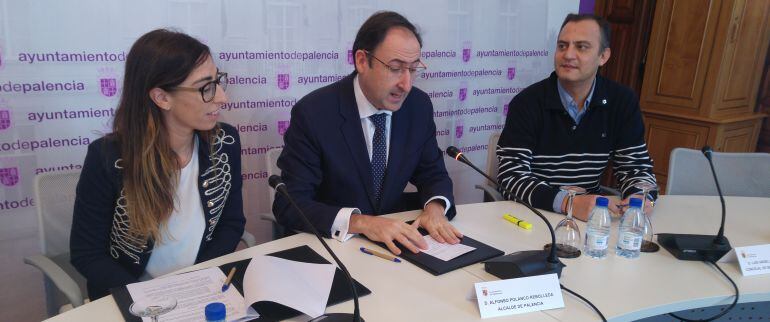 El Alcalde de Palencia ha firmado el convenio con la presidenta del Comité Antisida