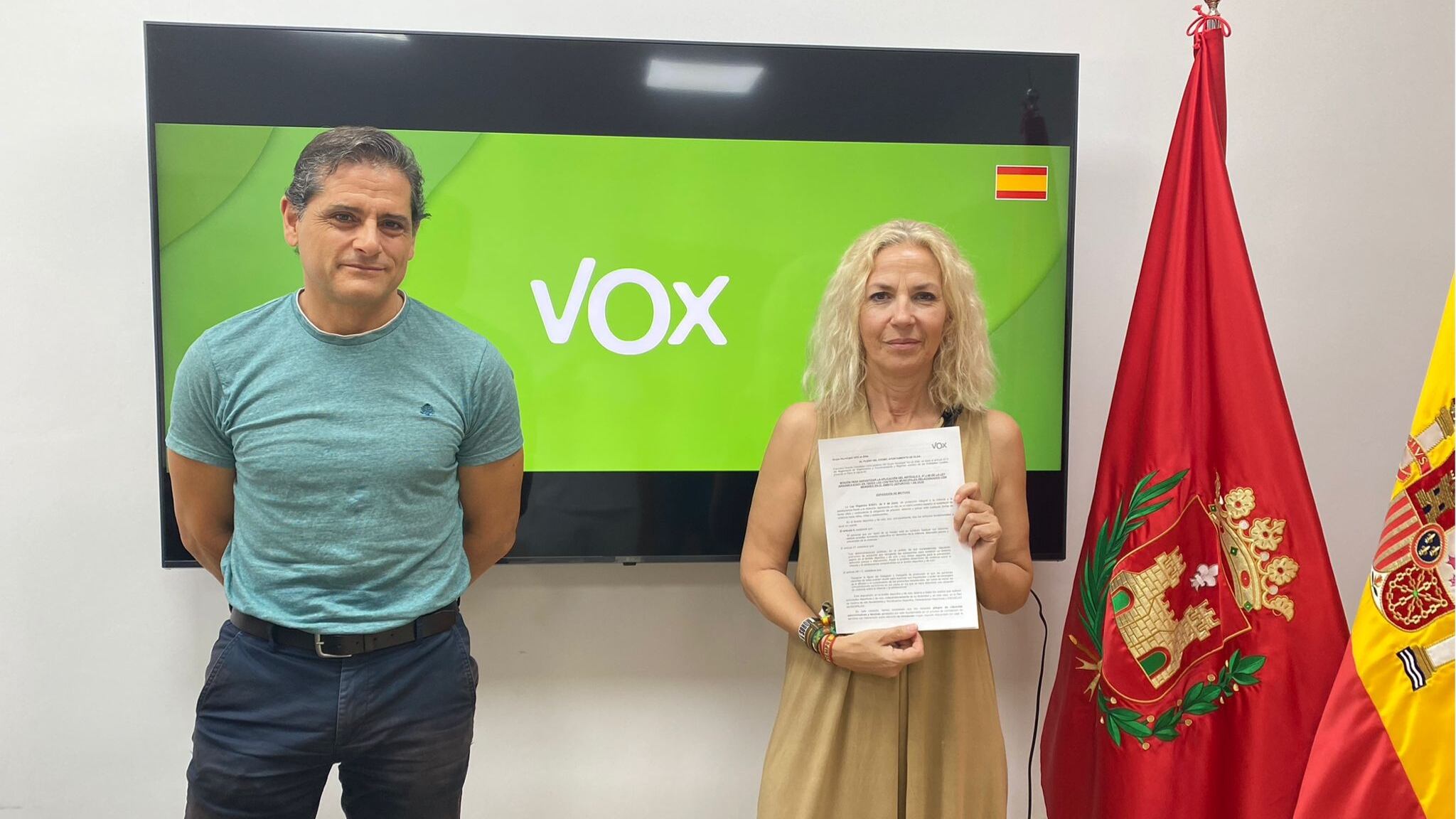 Carlos Lázaro, criminólogo; junto a Paqui Vicente, portavoz de Vox Elda