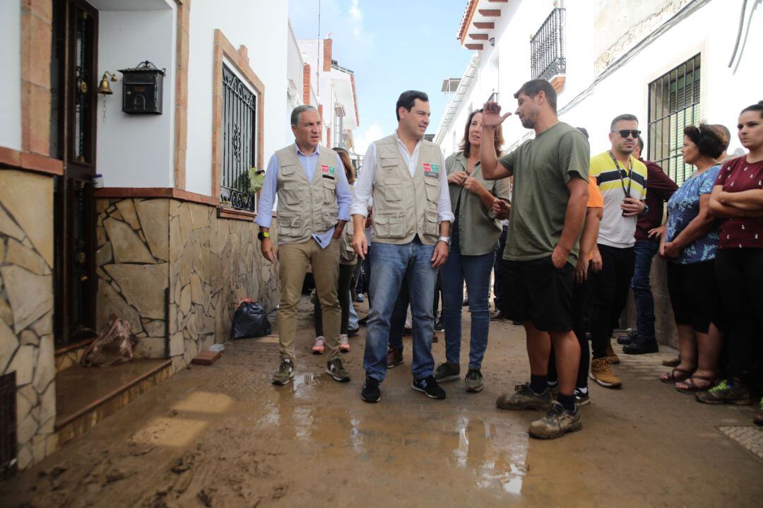 Elías Bendodo, Juanma Moreno y Antonia Ledesma conocen los efectos derivados de la DANA en Alhaurín el Grande
