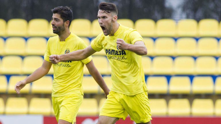 El jugador amarillo Alfonso Pedraza celebra un gol con el filial