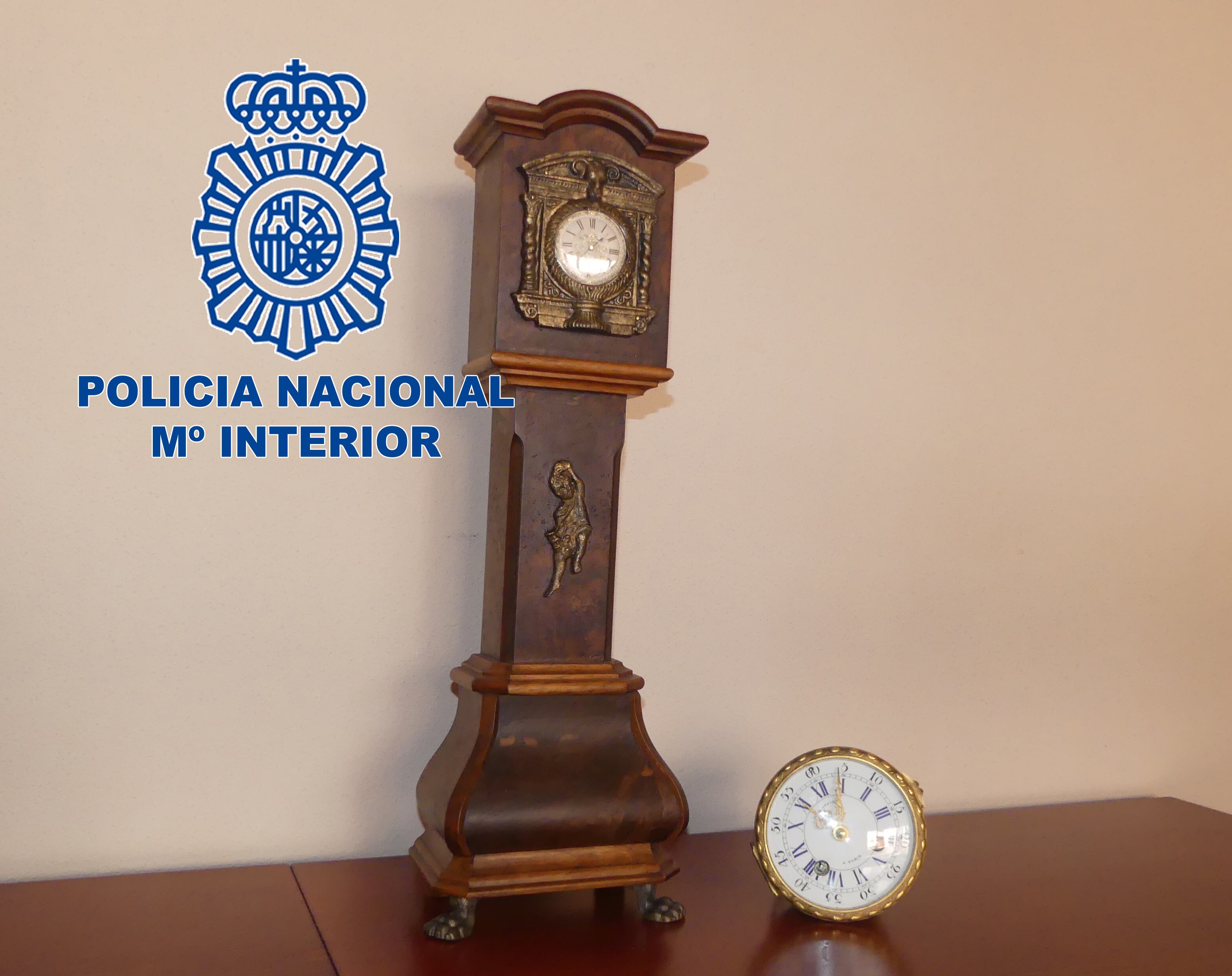 Los dos relojes del siglo XIX sustraídos en Benidorm / CNP