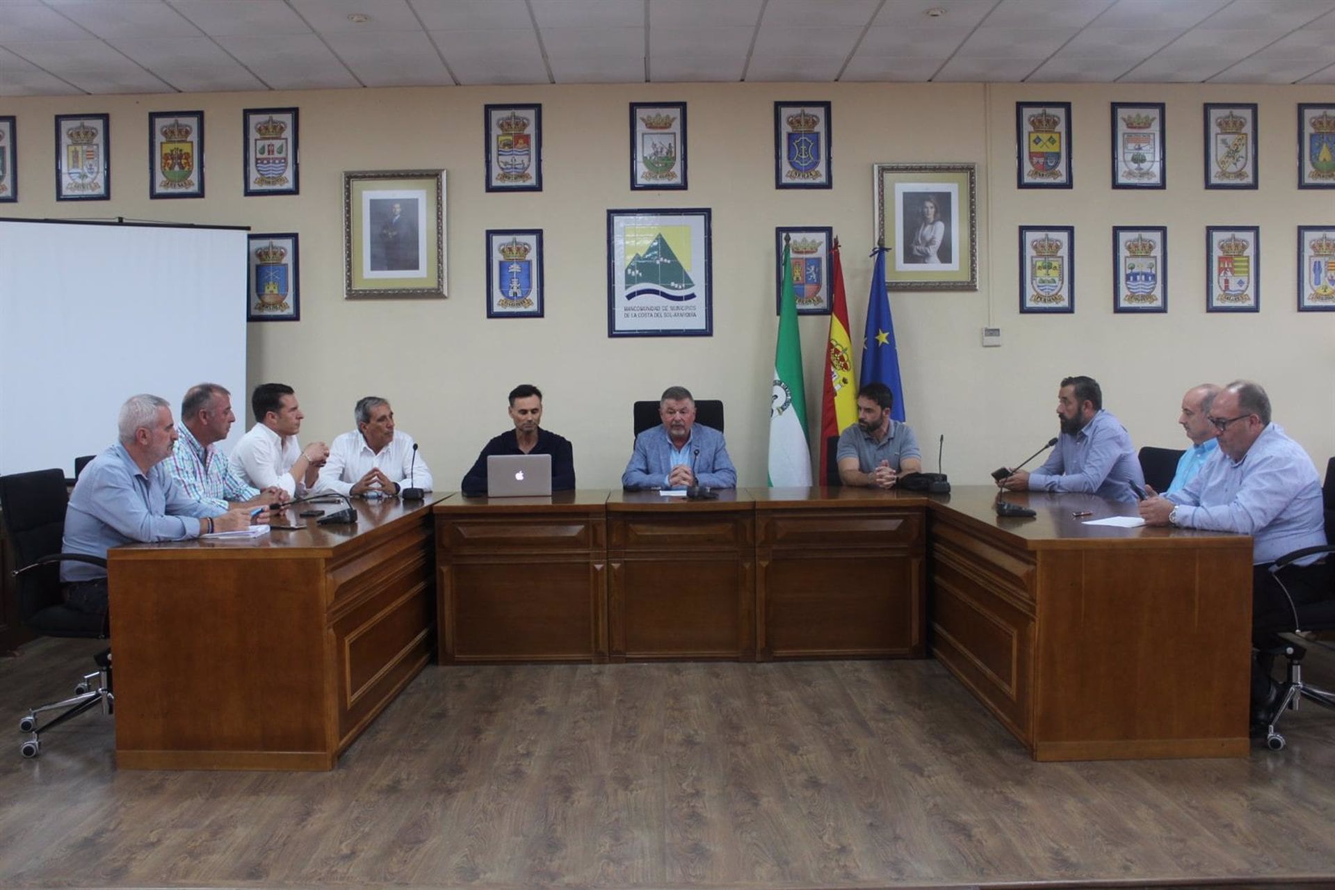 Ayuntamientos de la Axarquía se reúnen para analizar propuestas ante la falta de agua en la comarca