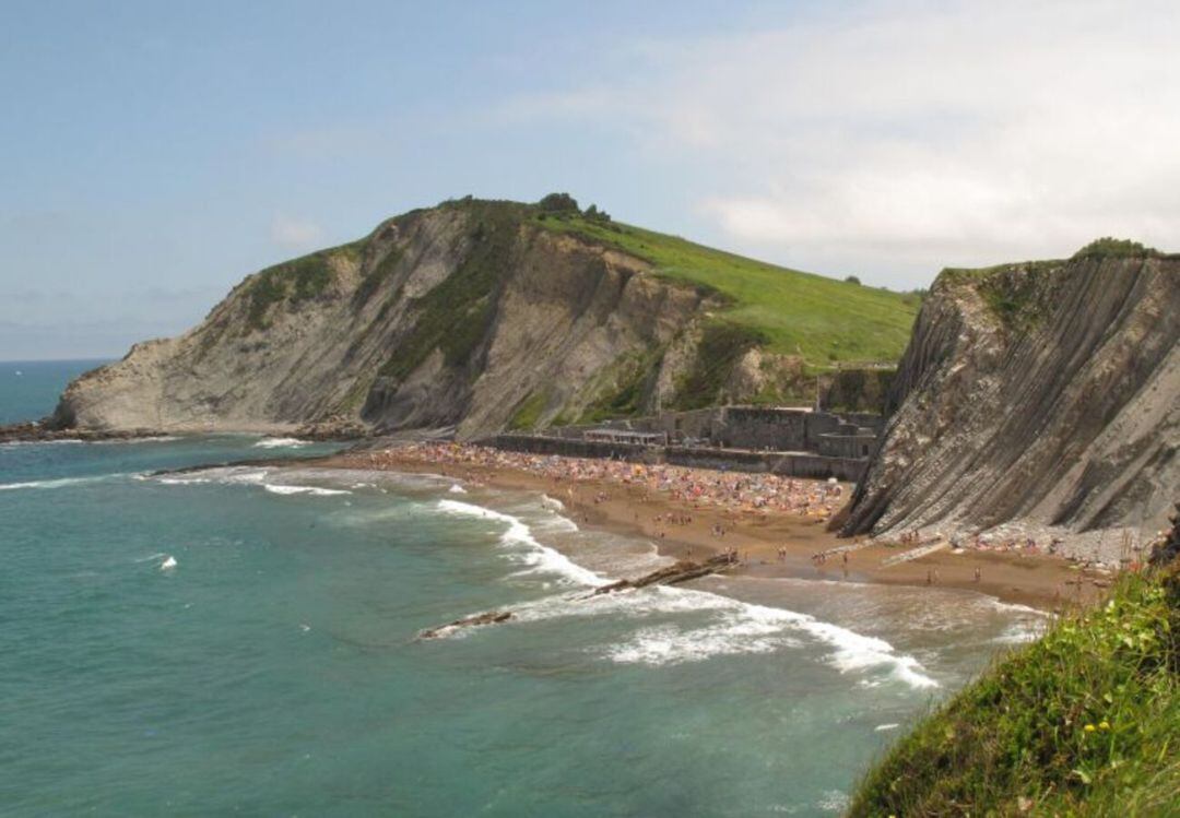 Imagen de archivo de la playa Itzurun de Zumaia