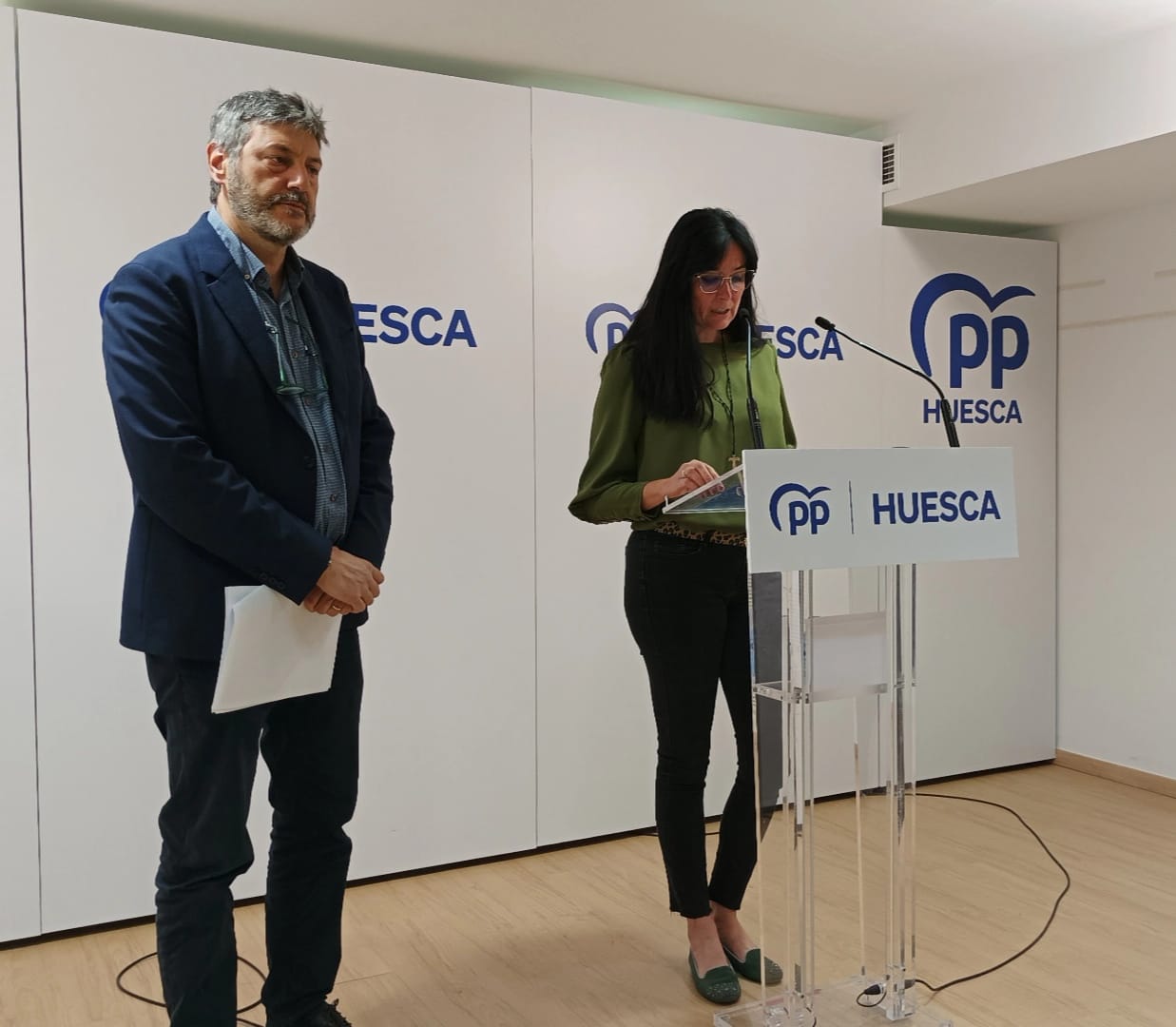 Lorena Orduna y Gerardo Oliván en rueda de prensa.