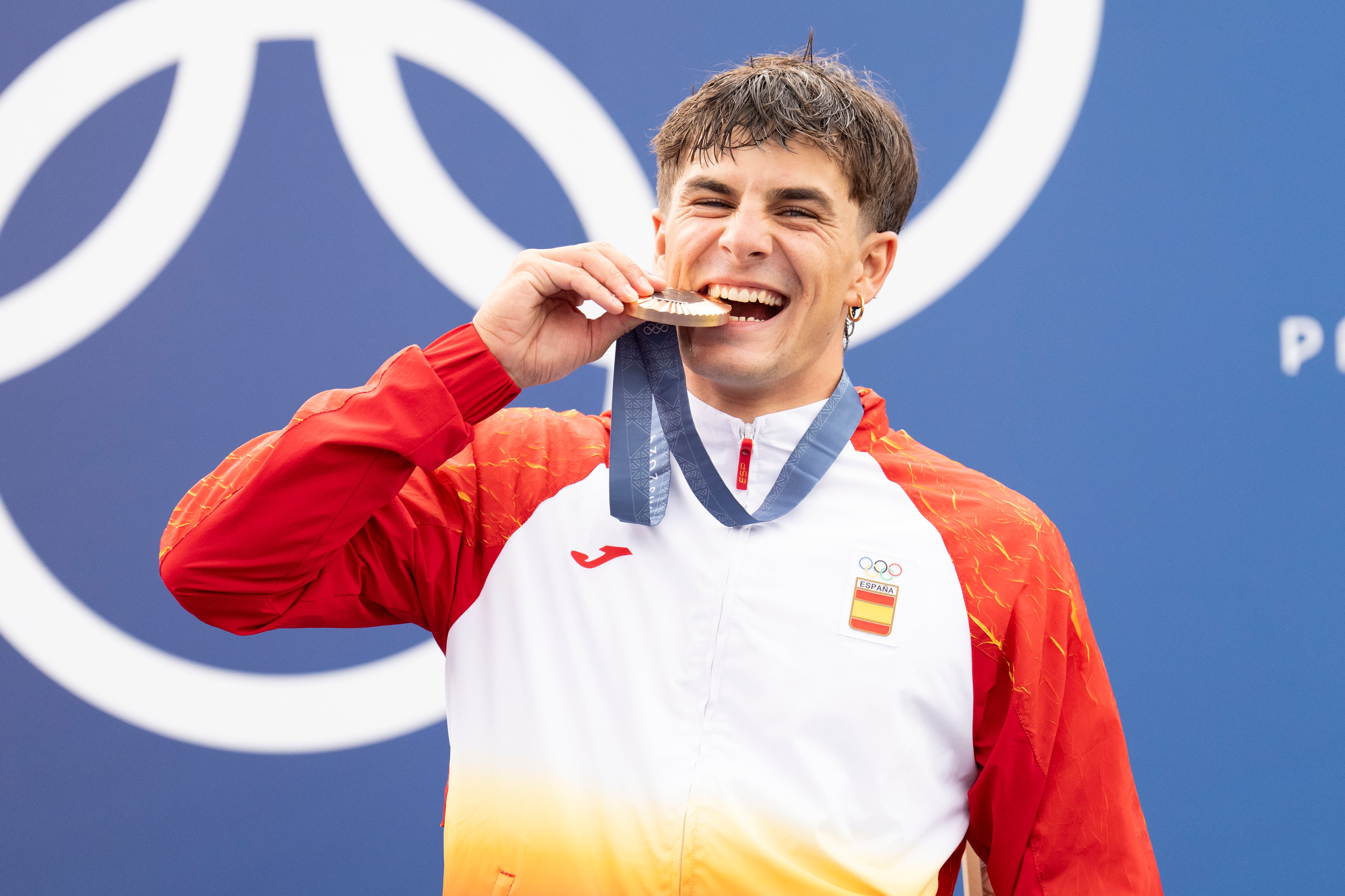 El español Pau Echaniz, ganador de la medalla de bronce en la modalidad de K1 de piragüismo eslalon de los Juegos Olímpicos de París 2024