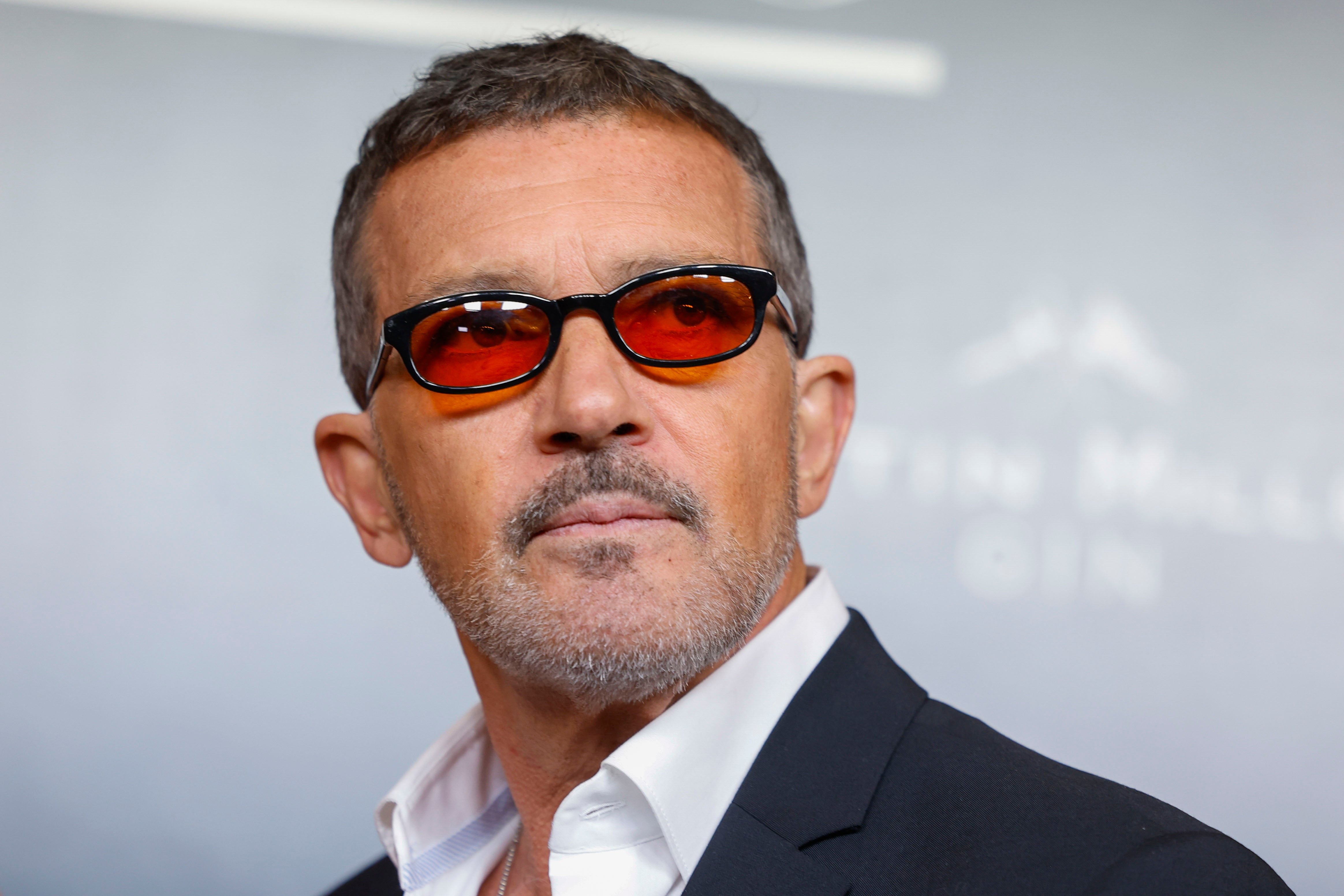 MADRID, 07/11/2023.- El actor Antonio Banderas, premio Hombre del Año 2023, posa durante el Photocall de los Premios al Hombre del Año Esquire, celebrados en el Casino de Madrid. EFE/ Daniel González