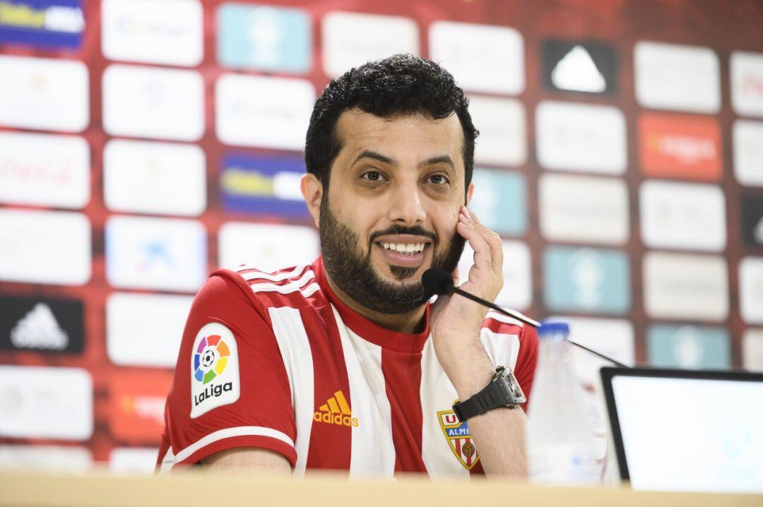 Turki Al-Sheikh vuelve a confiar en el Almería para el ascenso.