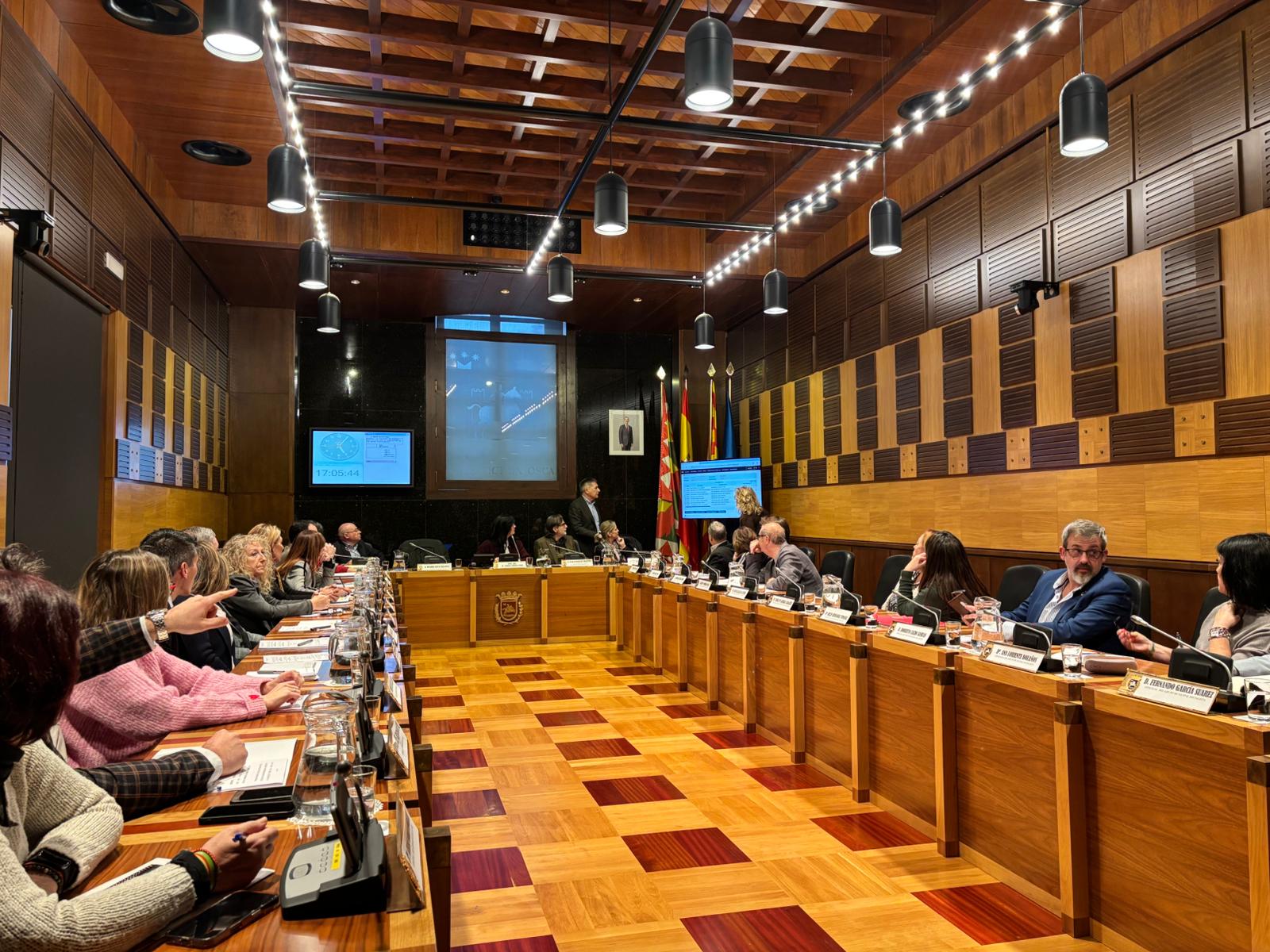 Pleno extraordinario del Ayuntamiento de Huesca