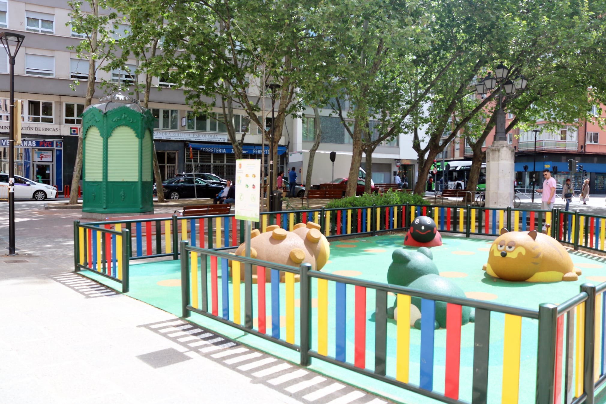 El Ayuntamiento de Valladolid completa la reurbanización de la plaza Caño Argales con la instalación del kiosco remodelado