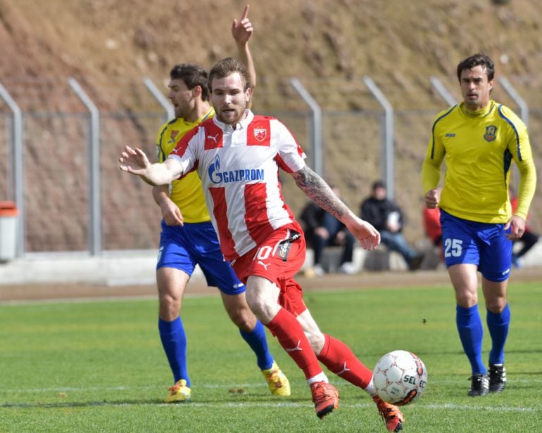 El internacional serbio sigue a la espera del acuerdo entre clubes