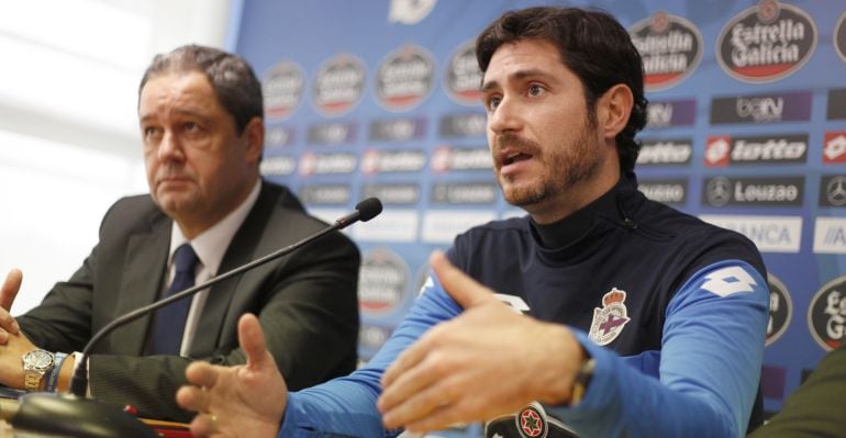 Tino Fernández y Víctor Sánchez del Amo presentan el acuerdo de renovación del entrenador