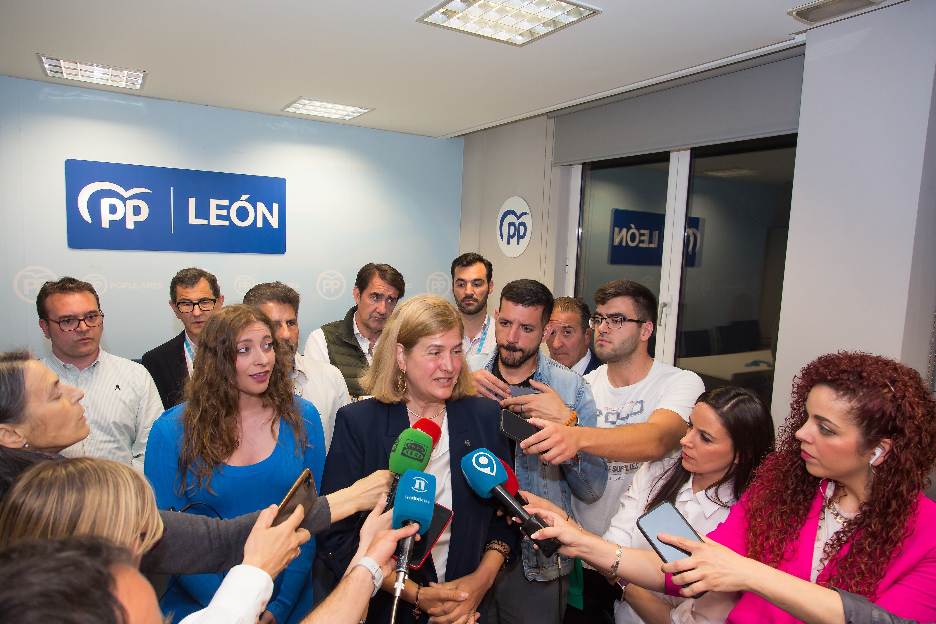 Margarita Torre atiende a los medios la sede del PP