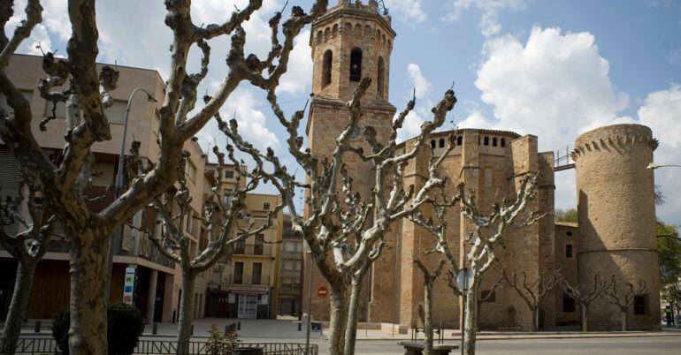 Tremp mirant l'Església Santa Maria