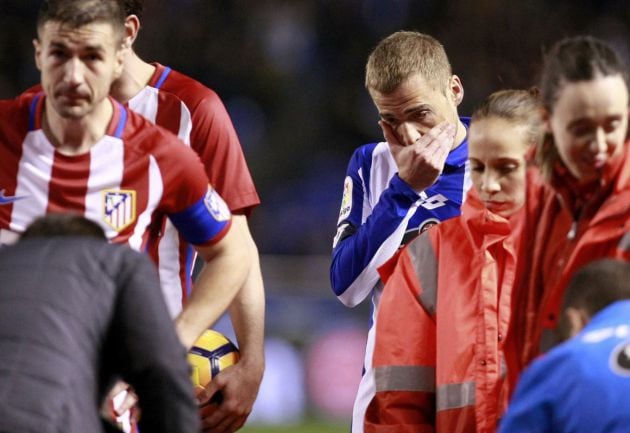 Bergantiños y Gabi ven como atienden a Fernando Torres