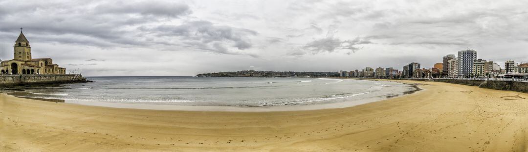 Playa de San Lorenzo que podría ser cerrada.