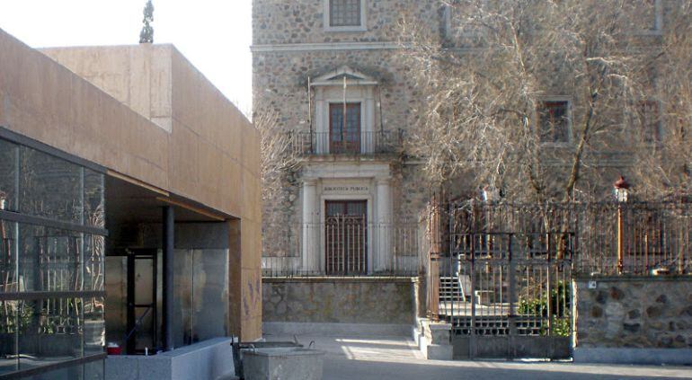 El edificio de la Biblioteca está prácticamente abandonado