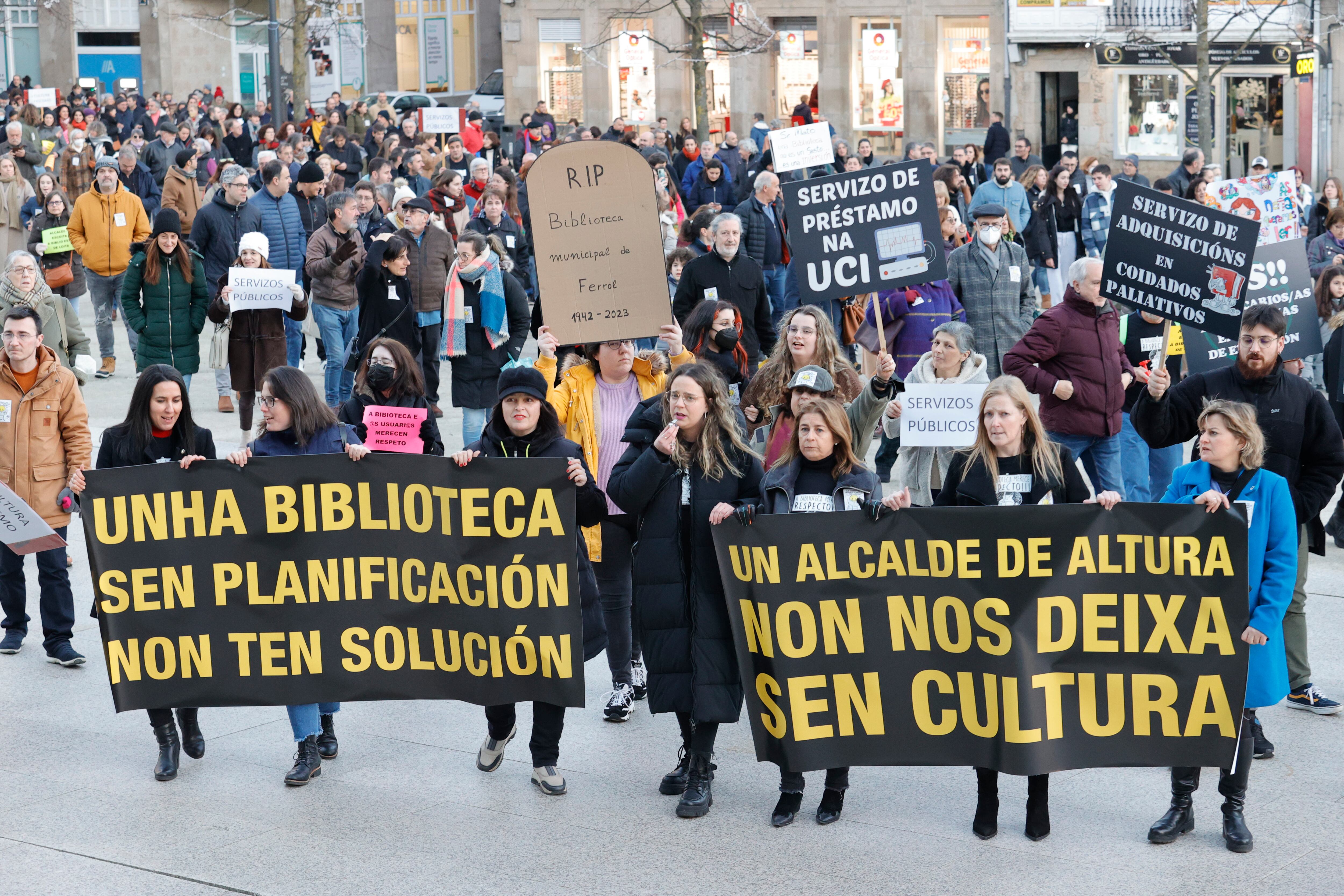 Manifestación de los trabajadores de la Biblioteca Central de Ferrol el pasado mes de enero. Foto: Kiko Delgado / EFE.