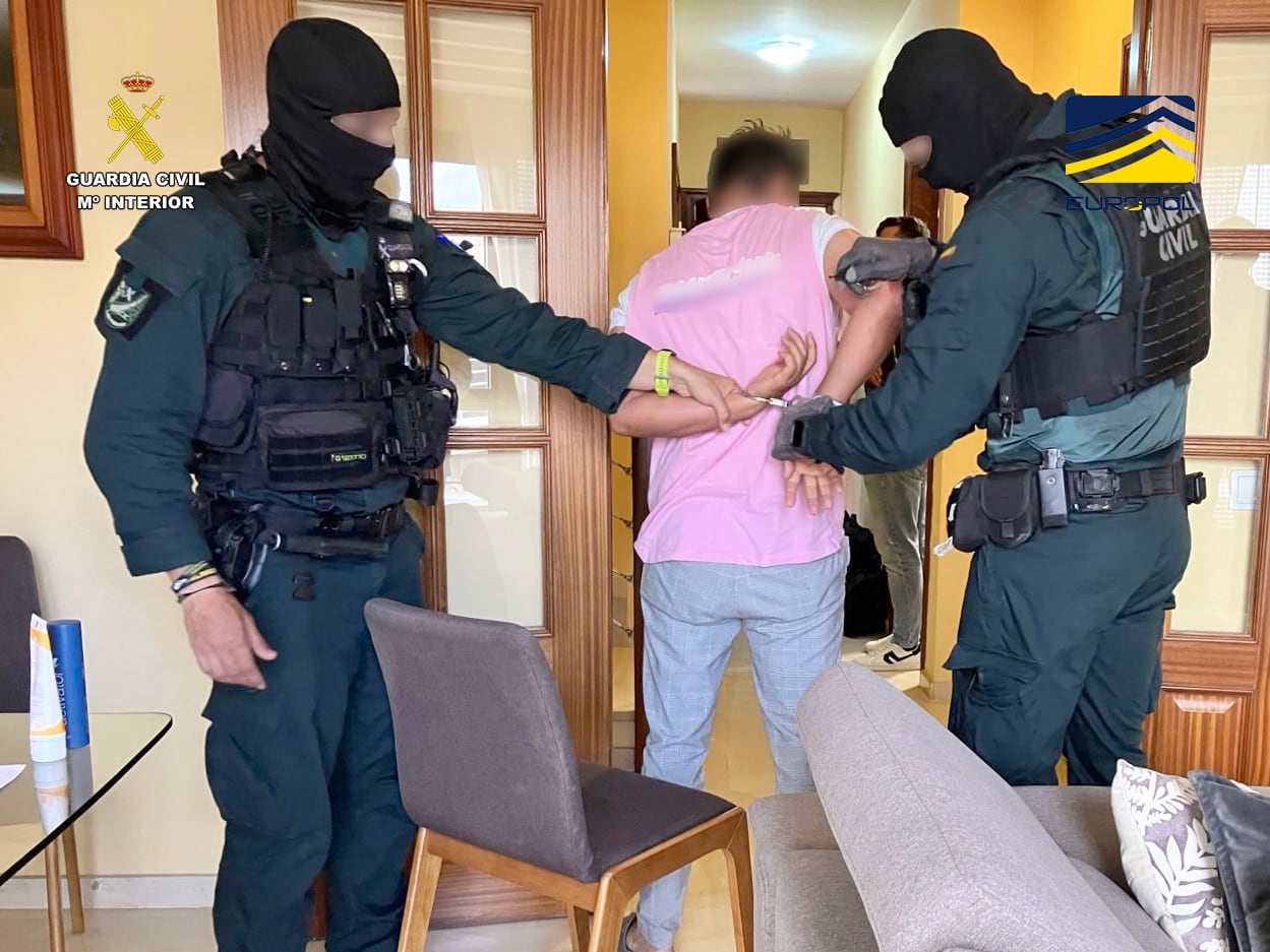 Las pesquisas de la Operación Borrelli han permitido realizar cinco detenciones y registros en las localidades de Getafe (Madrid), Las Palmas de Gran Canaria y Santa Lucia de Tirajana (Las Palmas).
