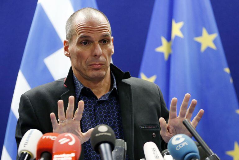 Greek Finance Minister Yanis Varoufakis addresses a news conference after an euro zone finance ministers meeting in Brussels February 16, 2015.  REUTERS/Francois Lenoir (BELGIUM - Tags: POLITICS BUSINESS)