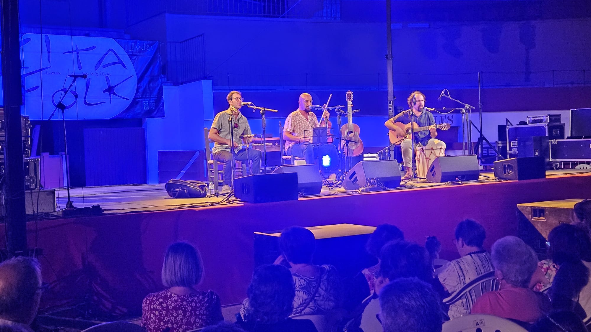 Momento de la actuación de Los Malagatos