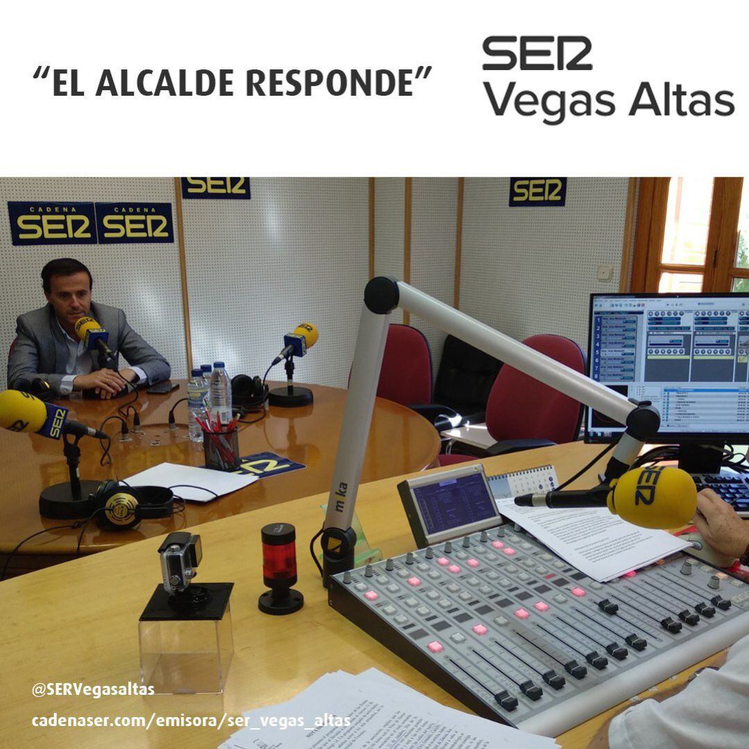 Miguel Ángel Gallardo en los estudios de SER Vegas Altas