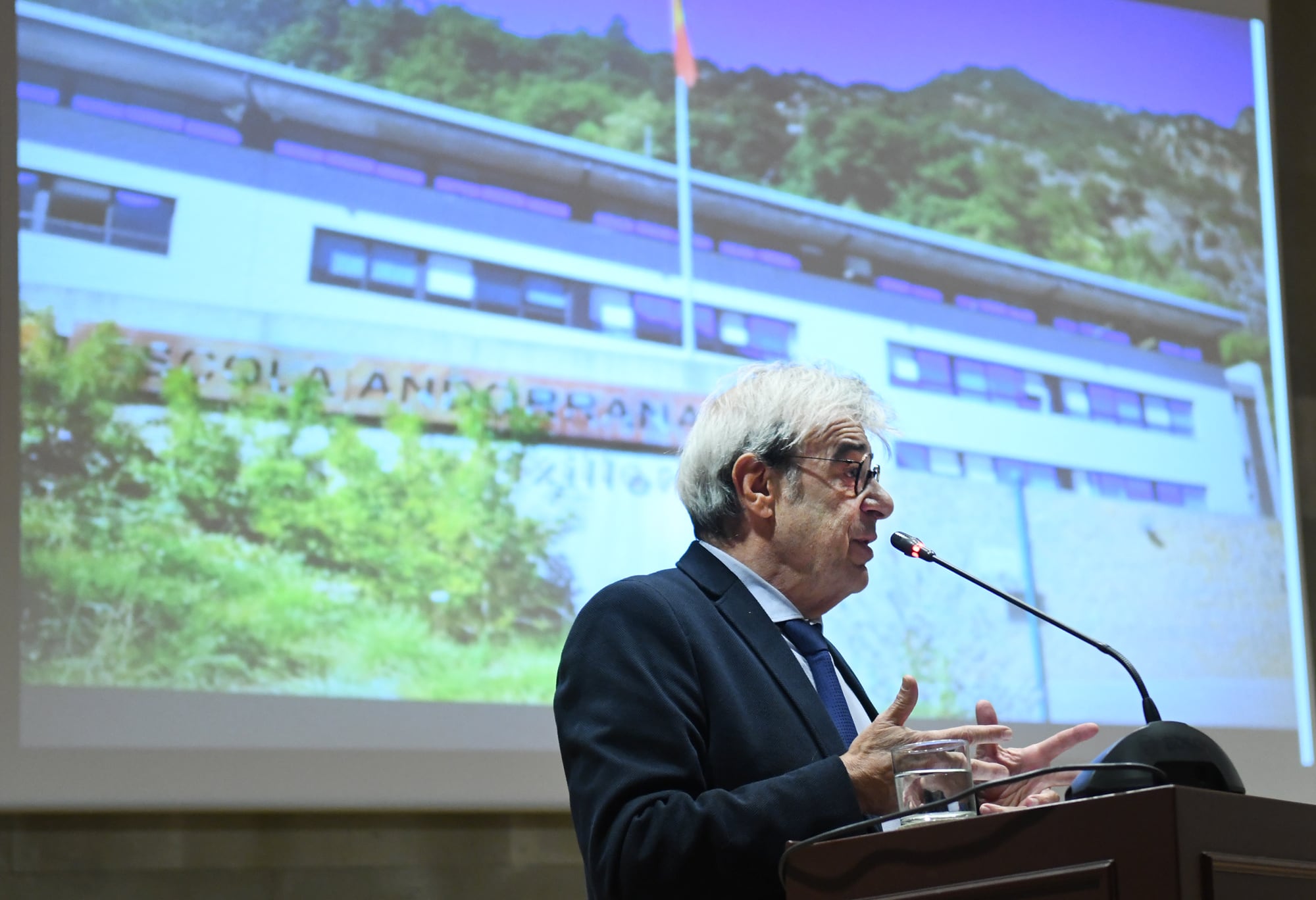 El ministre de Relacions Institucionals, Educació i Universitats, Ladislau Baró, en l’acte de presentació del llibre ‘Projecte i creació de l’Escola Andorrana (1982-1997)’.