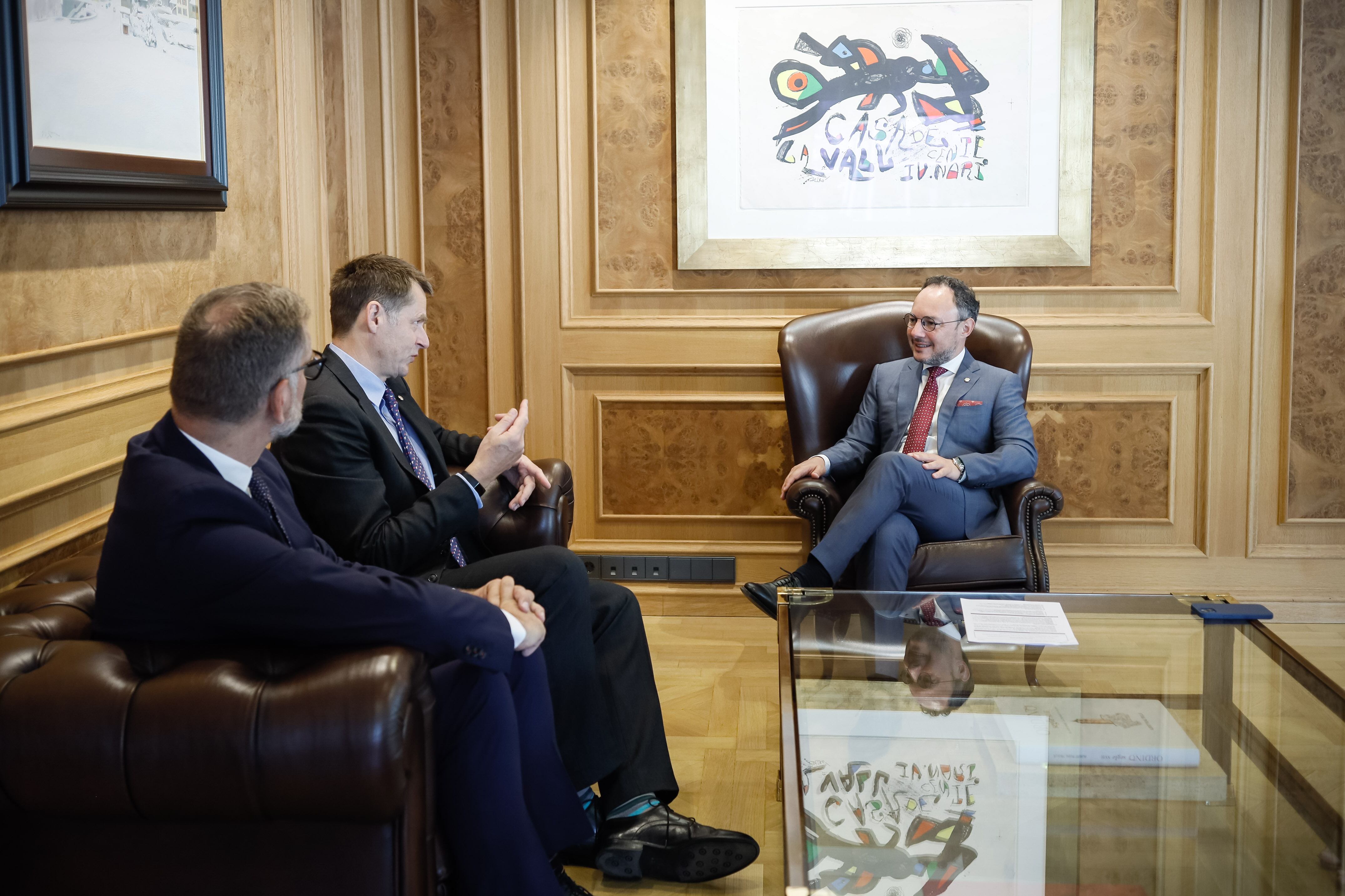 El cap de Govern, Xavier Espot, s&#039;ha reunit amb l&#039;ambaixador del Regne Unit a Espanya i Andorra, Hugh Elliot
